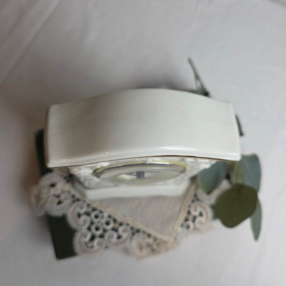 Vintage Howard Miller Ivory Porcelain Floral Clock Gold Roman Numeral Quartz - Picture 9 of 10